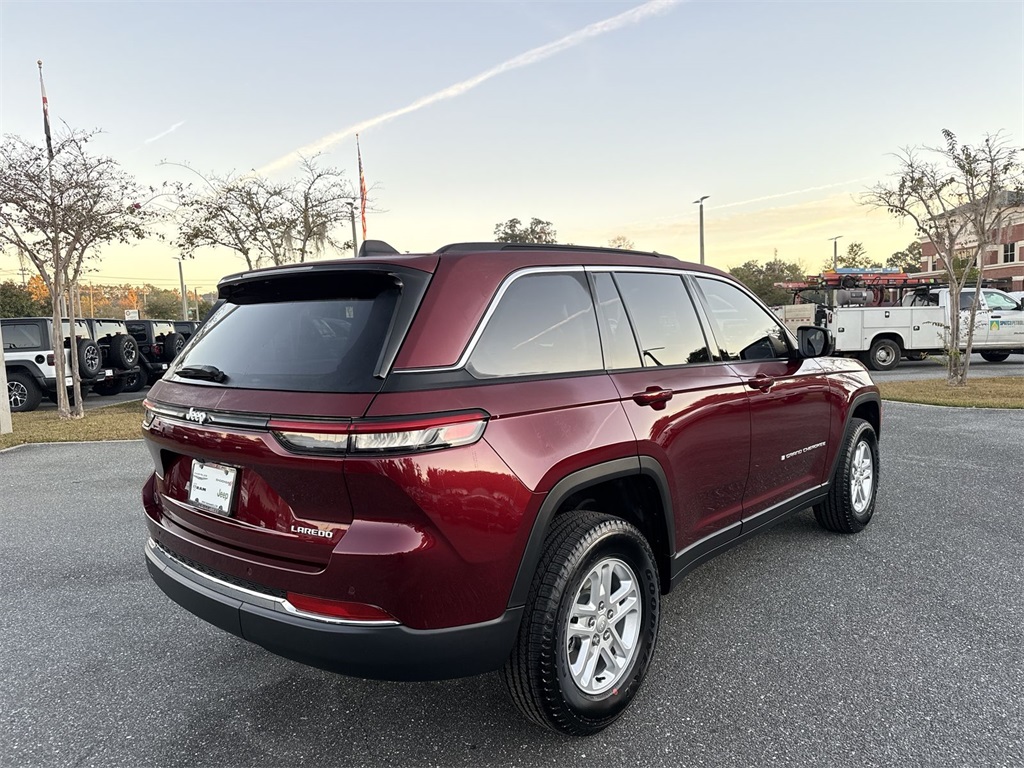 2025 Jeep Grand Cherokee Laredo photo 3