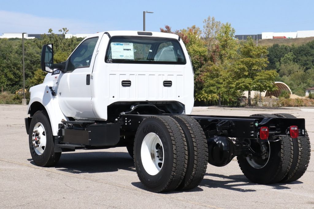 2025 Ford F-750 SuperCab photo 4