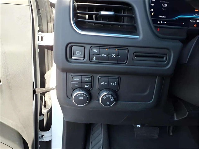 2023 Chevrolet Suburban LT photo 11