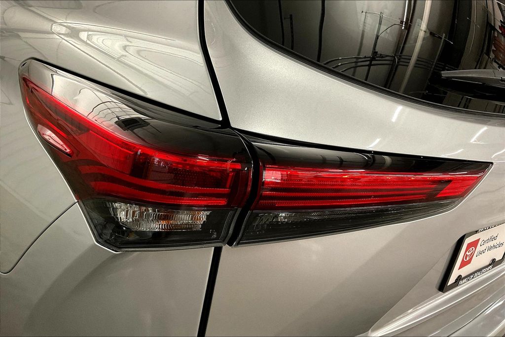2022 Toyota Highlander Hybrid XLE photo 29