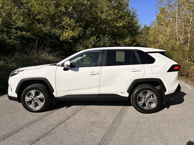 2024 Toyota RAV4 Hybrid XLE photo 5