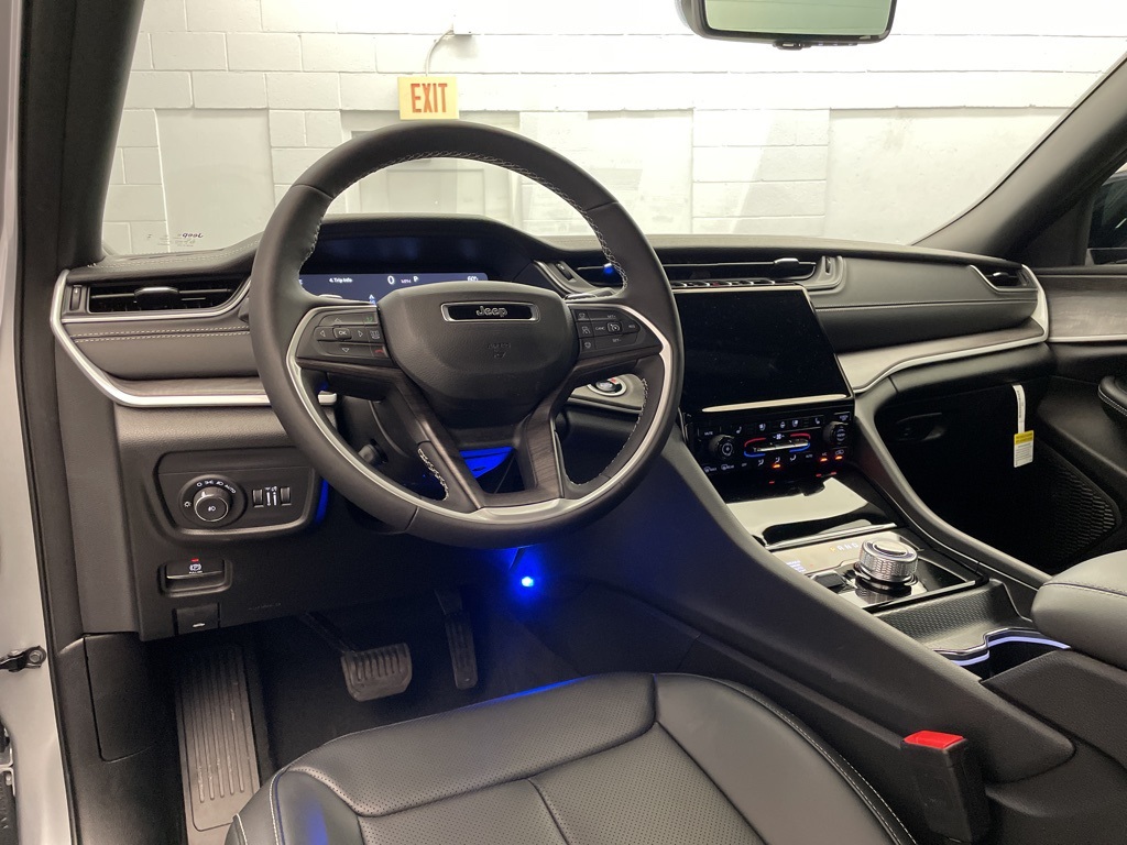 2025 Jeep Grand Cherokee Limited photo 8