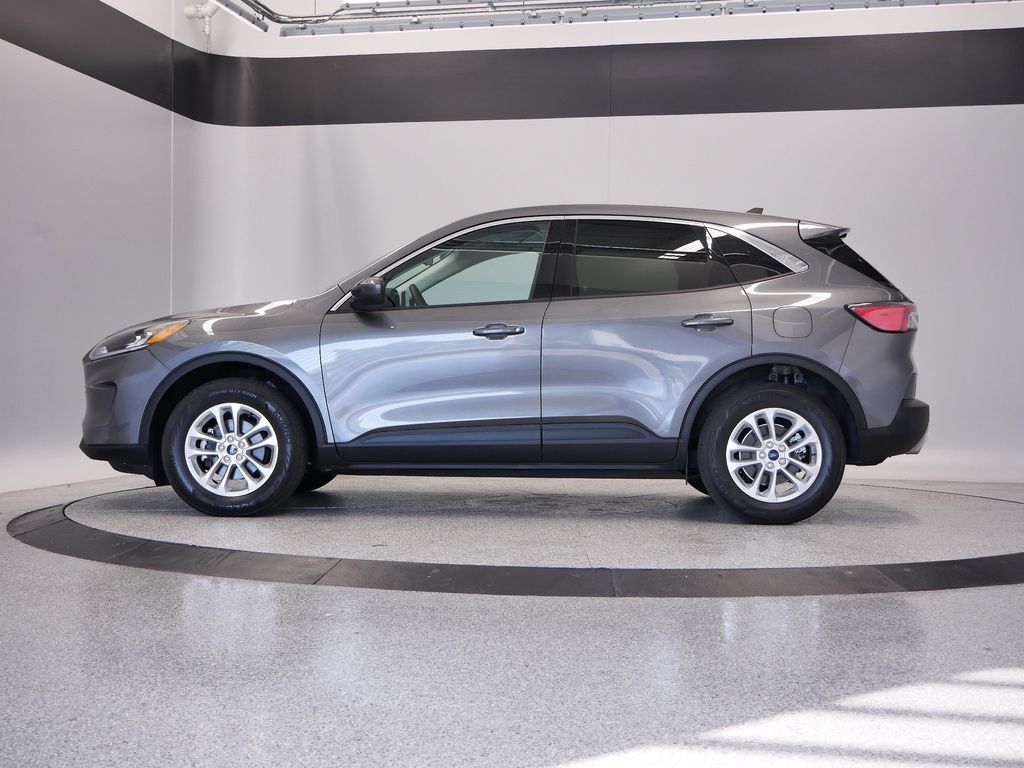 Used 2021 Ford Escape SE with VIN 1FMCU9G6XMUA38247 for sale in Coon Rapids, Minnesota