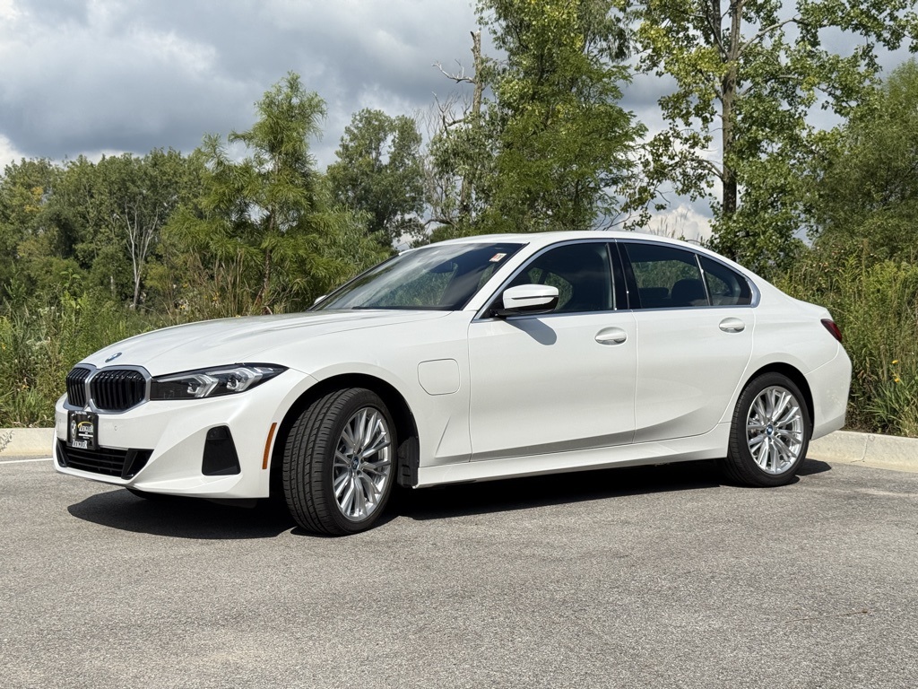 2024 Bmw 330e xDrive photo 2