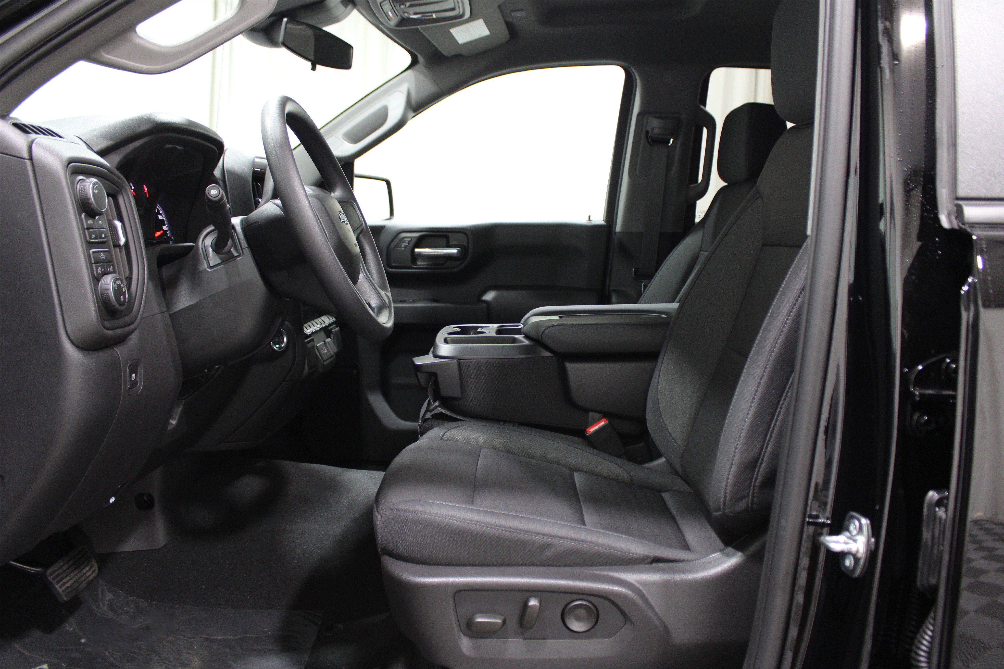 2026 Chevrolet Silverado 1500 Custom Trail Boss photo 3