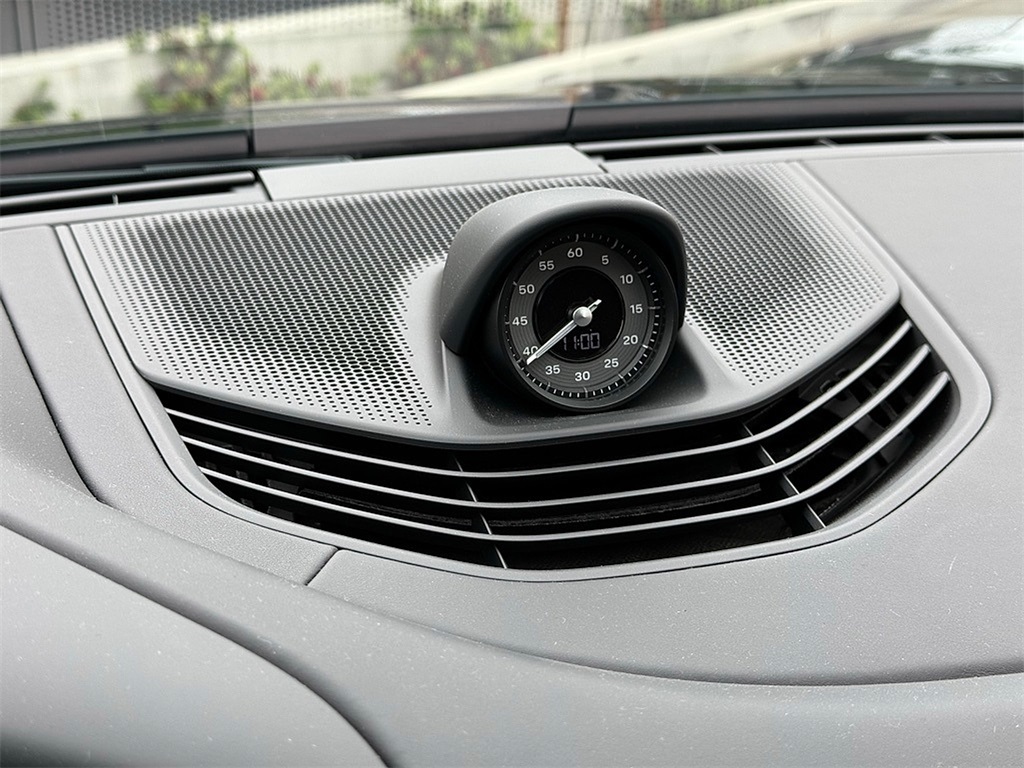 2025 Porsche Taycan 4S photo 17