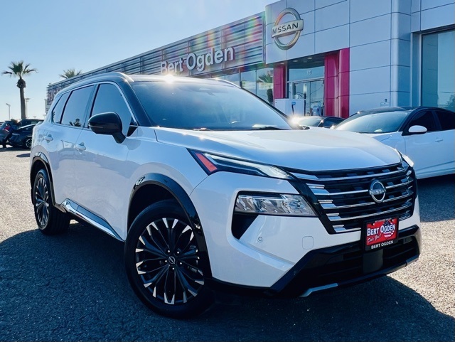 2024 Nissan Rogue Platinum's photo