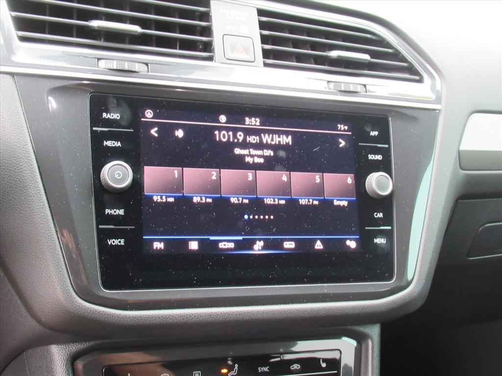 2022 Volkswagen Tiguan SE photo 18