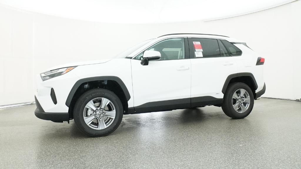 2025 Toyota RAV4 Hybrid XLE photo 7