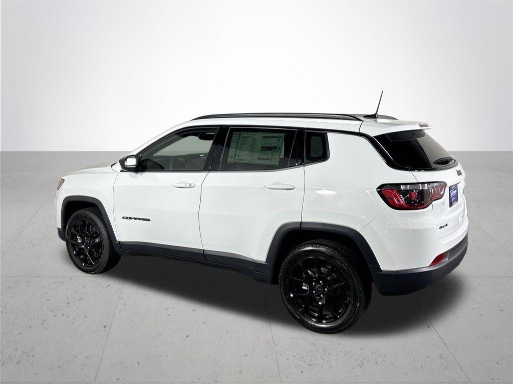 2025 Jeep Compass Latitude photo 4