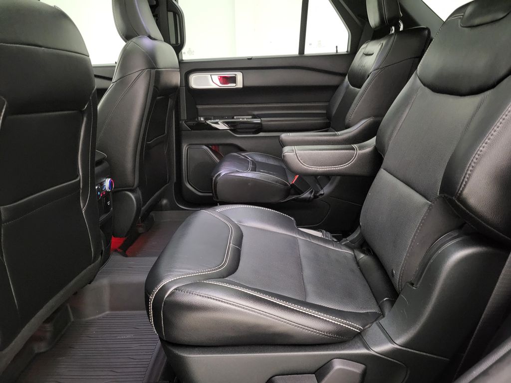 2021 Ford Explorer ST photo 24