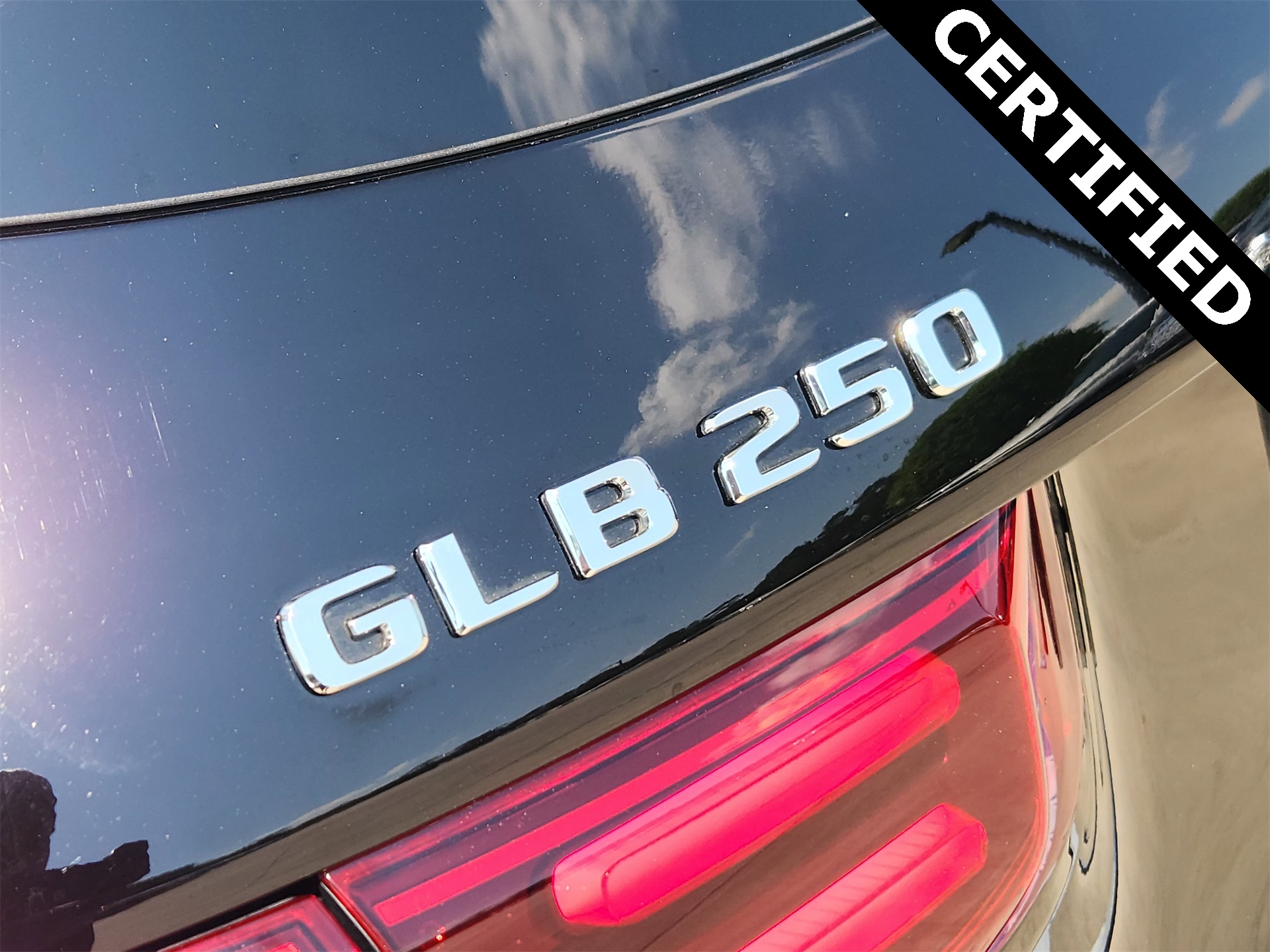 2025 Mercedes Benz GLB 250 photo 11