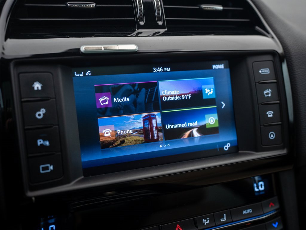 2018 Jaguar F-PACE Premium photo 27