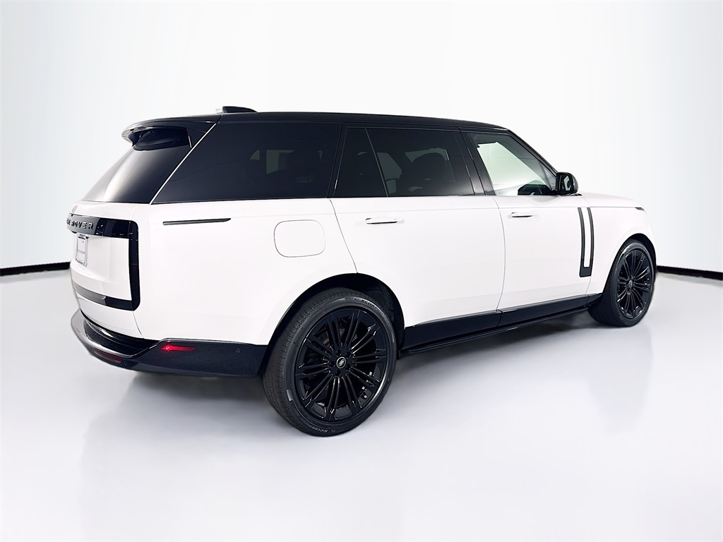 2025 Land Rover Range Rover SE photo 5