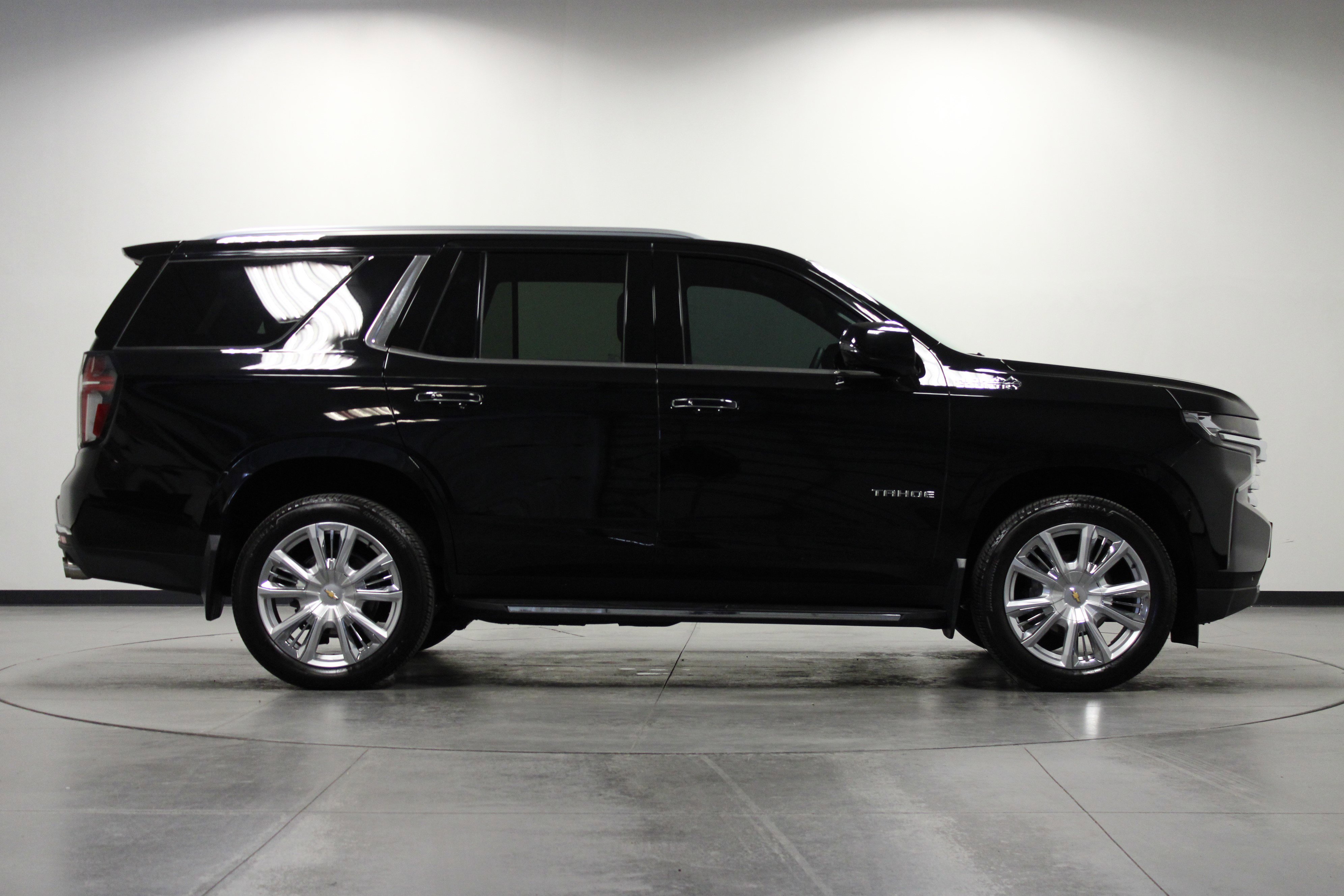 2024 Chevrolet Tahoe High Country photo 2