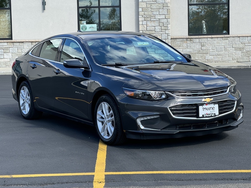 2017 Chevrolet Malibu 1LT photo 2