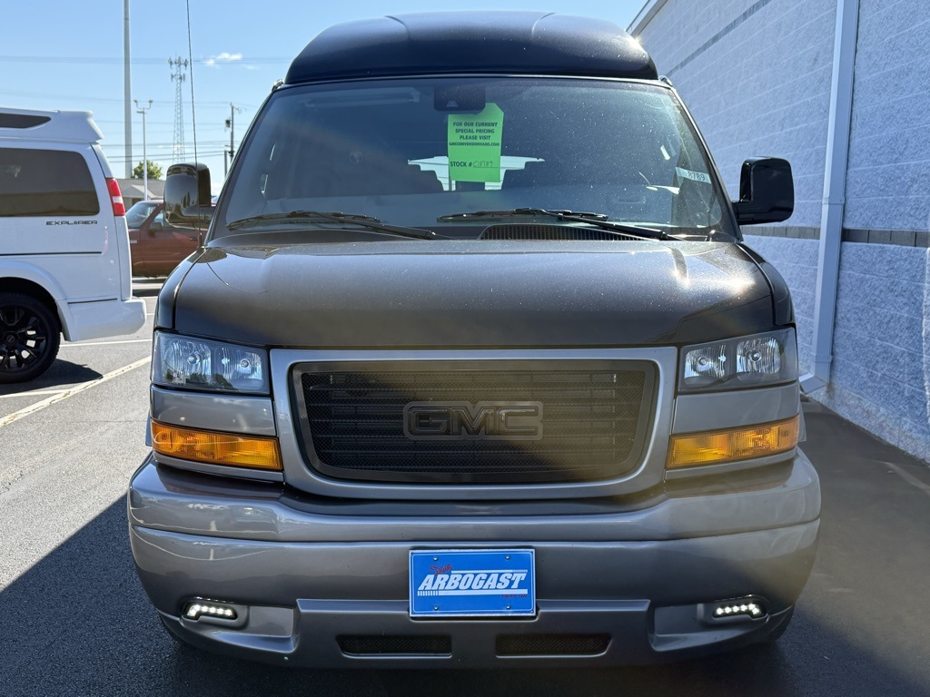 2025 Gmc Savana photo 12