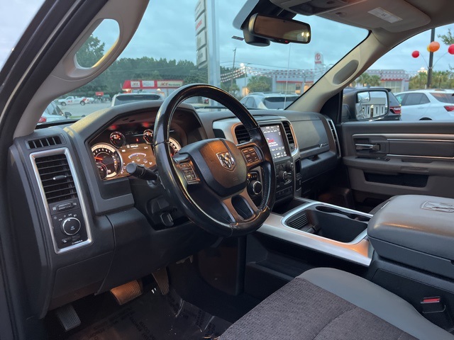 2019 Ram 1500 Classic SLT photo 4