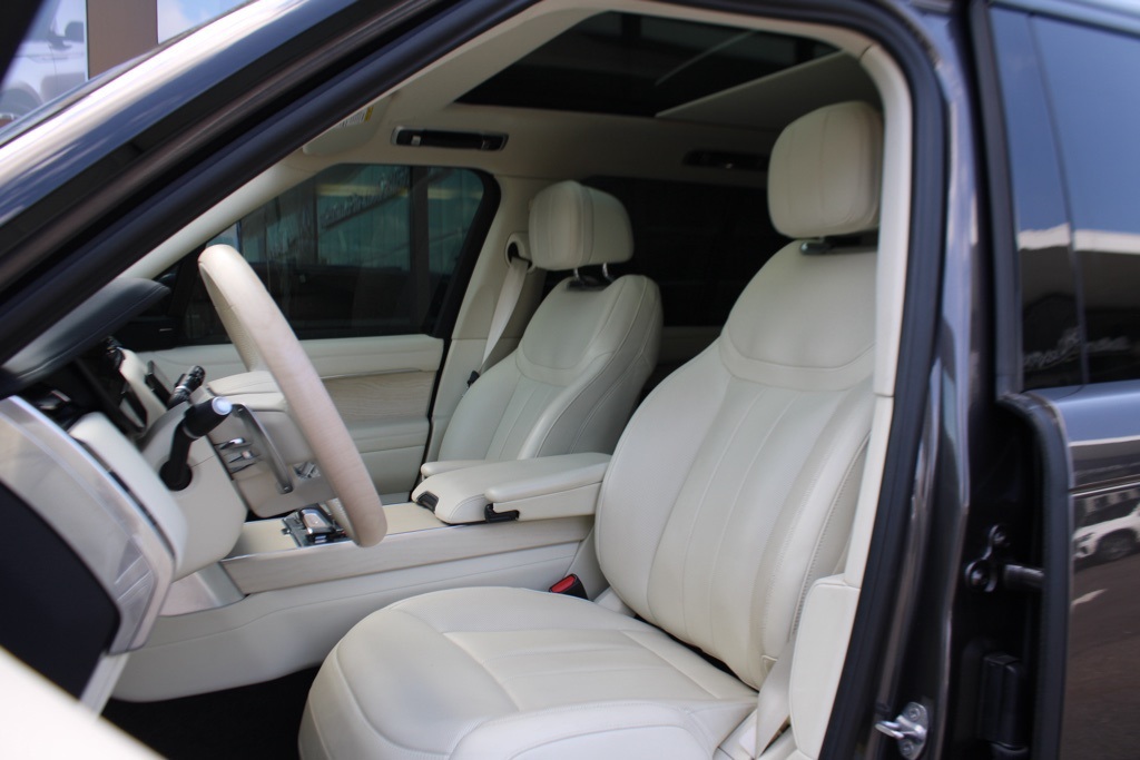2023 Land Rover Range Rover SE photo 5