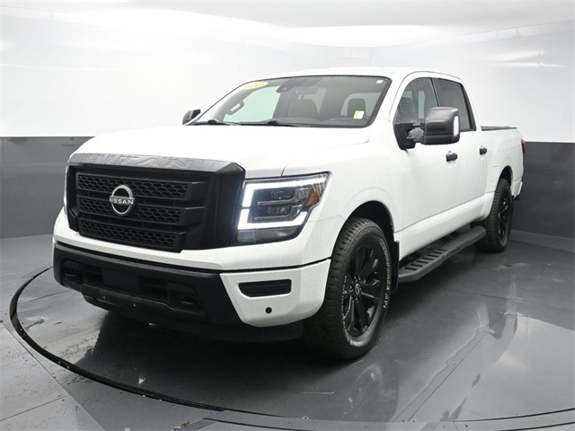 2024 Nissan Titan SV's photo