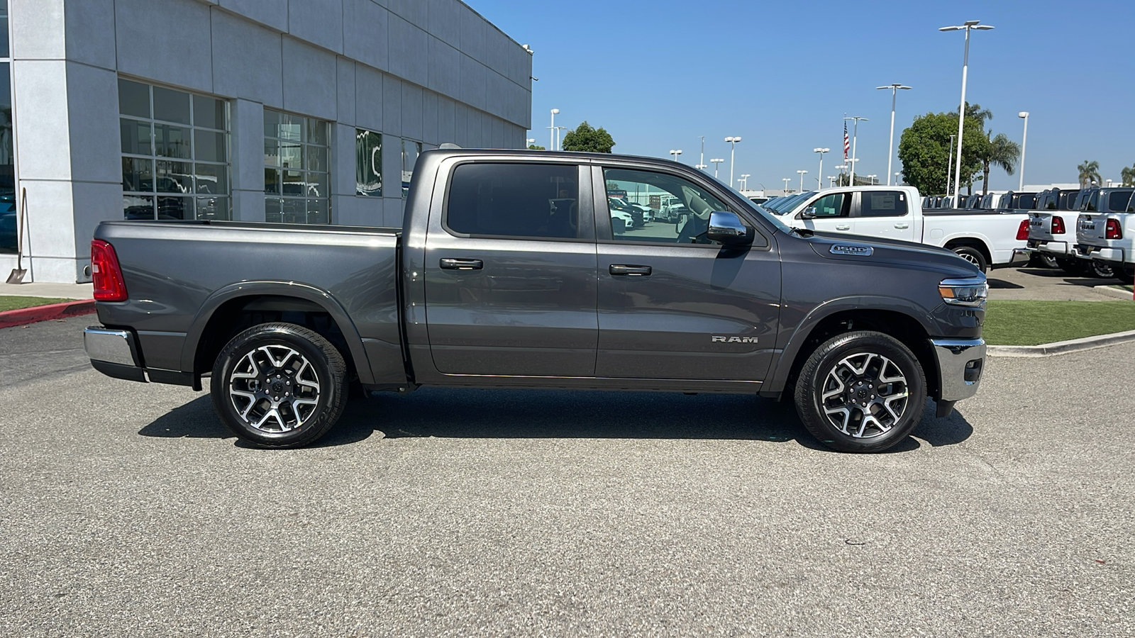 2025 Ram 1500 Laramie photo 3