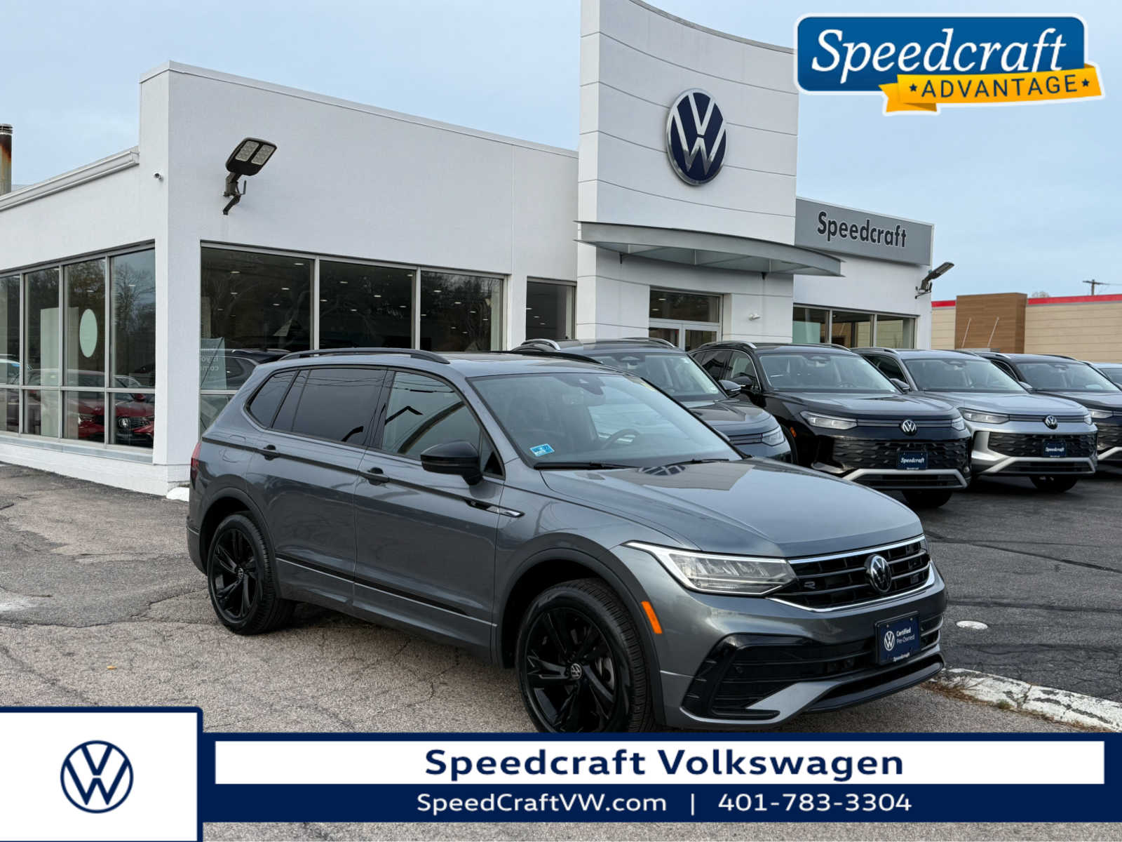 2024 Volkswagen Tiguan SE R-LINE BLACK's photo