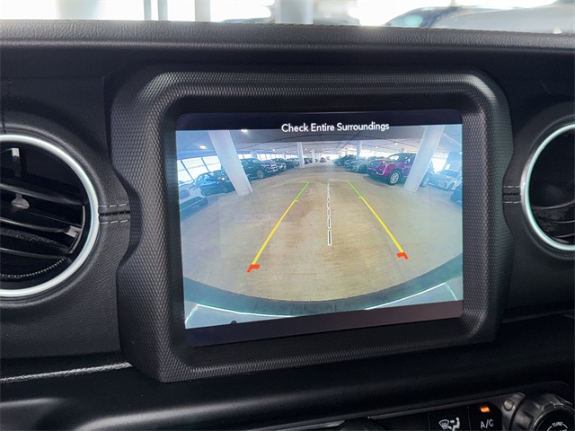 2020 Jeep Wrangler Unlimited Sahara photo 25