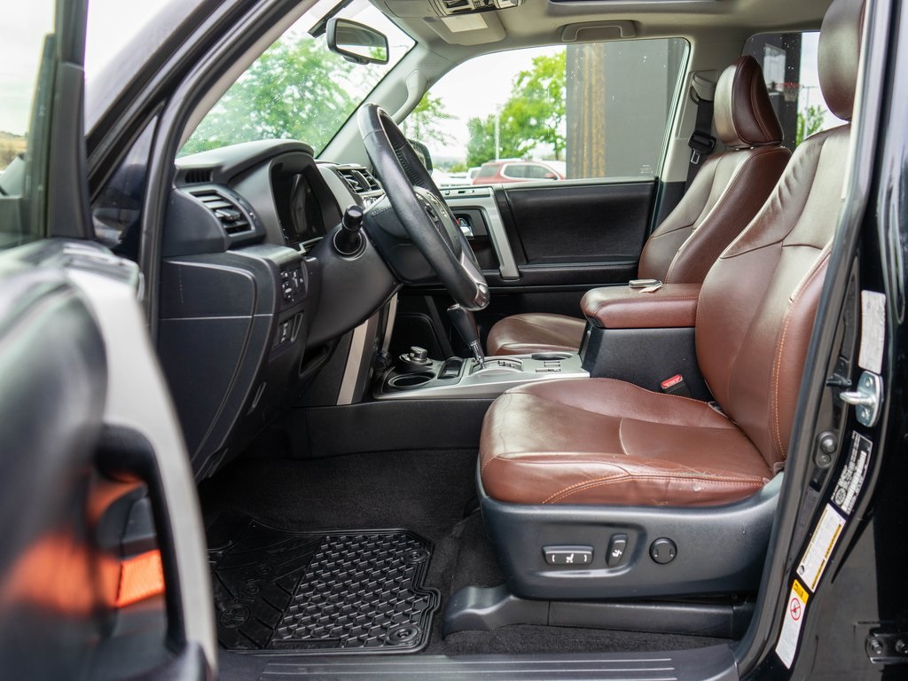 2016 Toyota 4Runner Limited photo 9