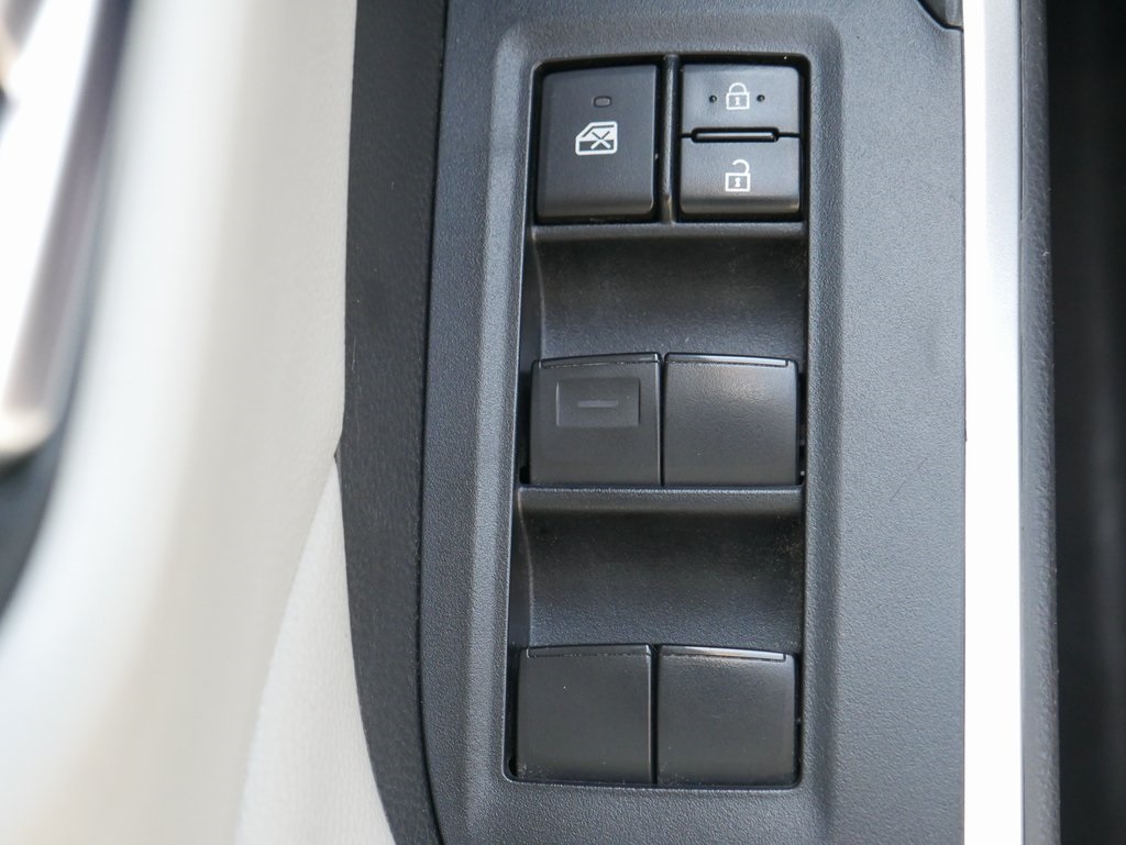 2019 Toyota RAV4 XLE Premium photo 22