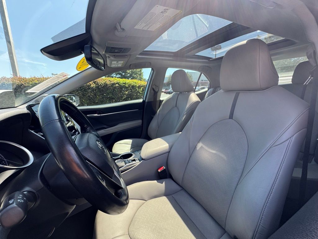 2023 Toyota Camry XLE V6 photo 19
