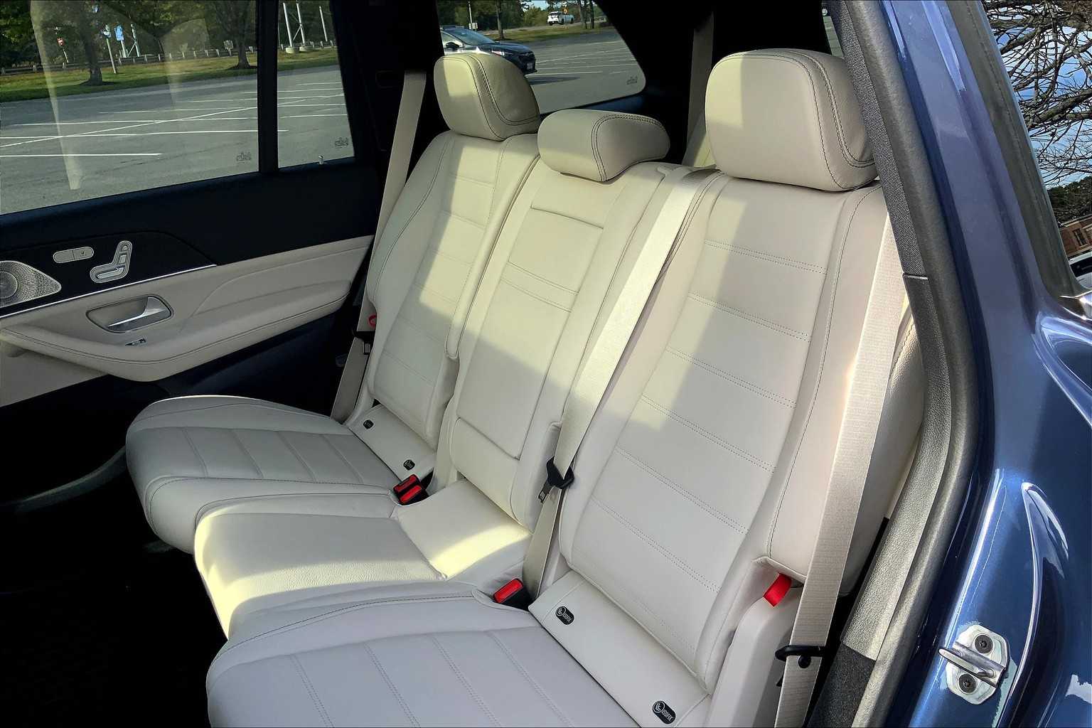2025 Mercedes Benz GLS 450 4MATIC photo 19