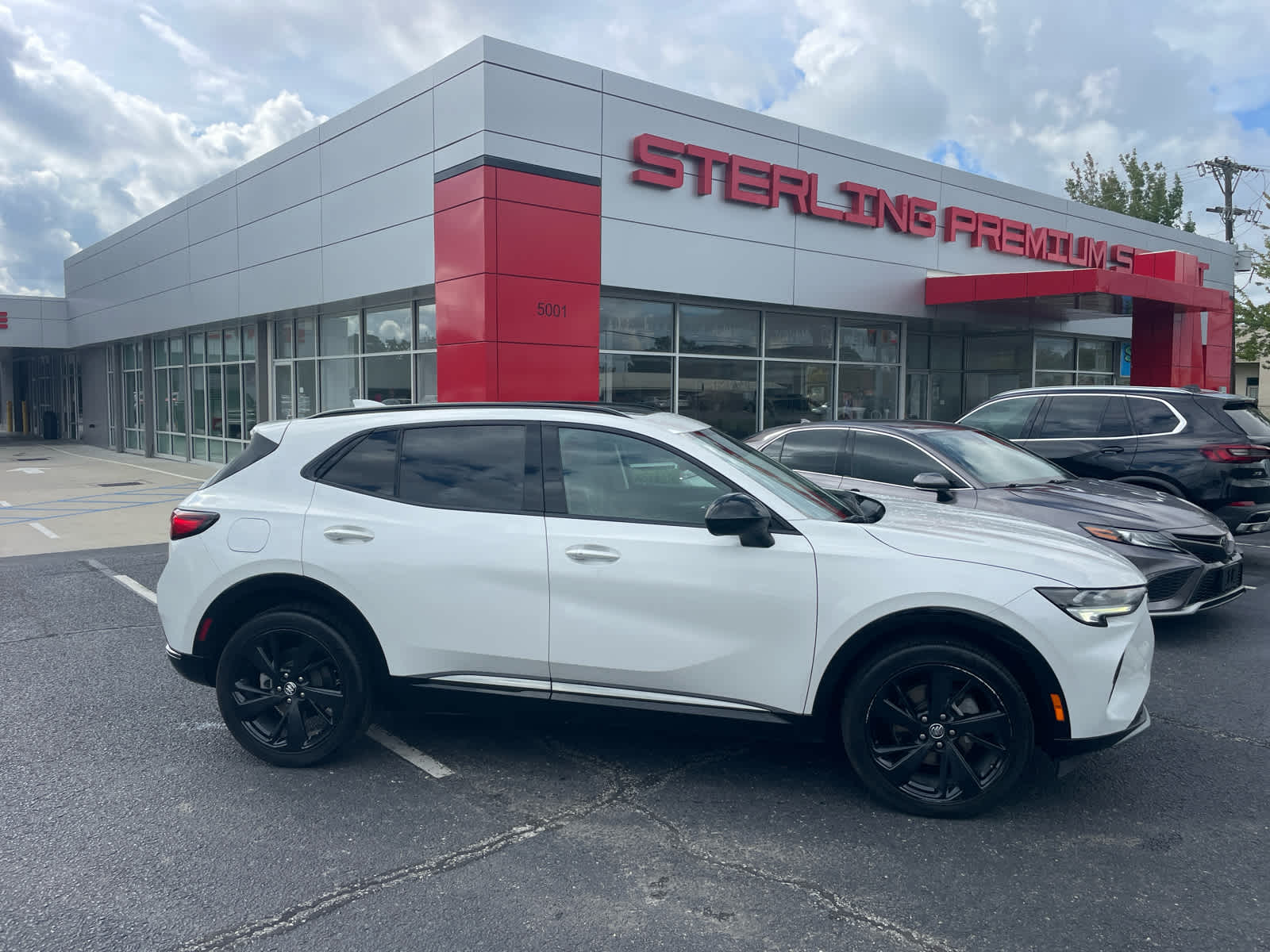 2023 Buick Envision Essence's photo