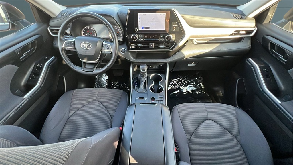 2024 Toyota Highlander LE photo 6