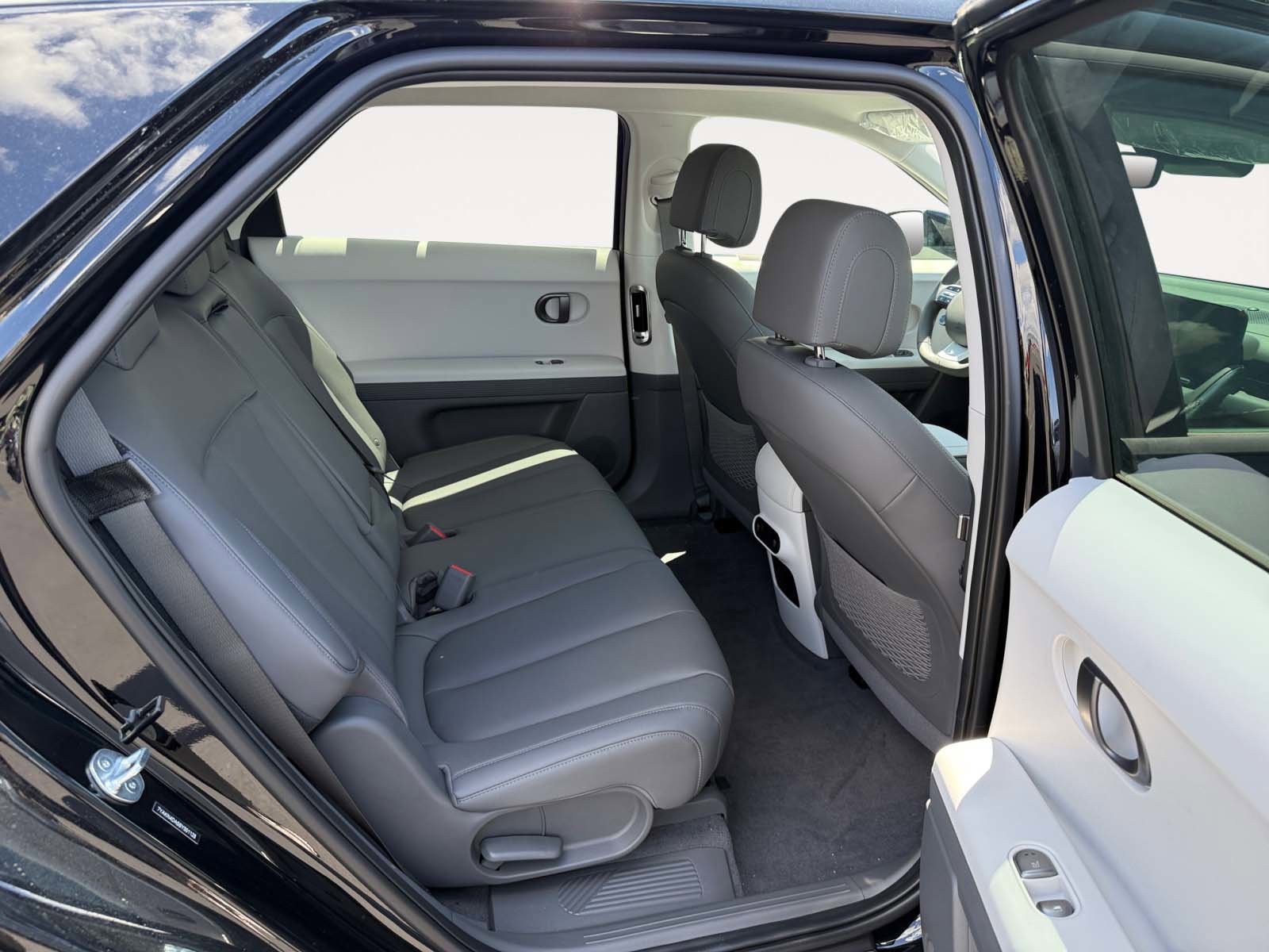 2025 Hyundai Ioniq 5 SEL photo 17