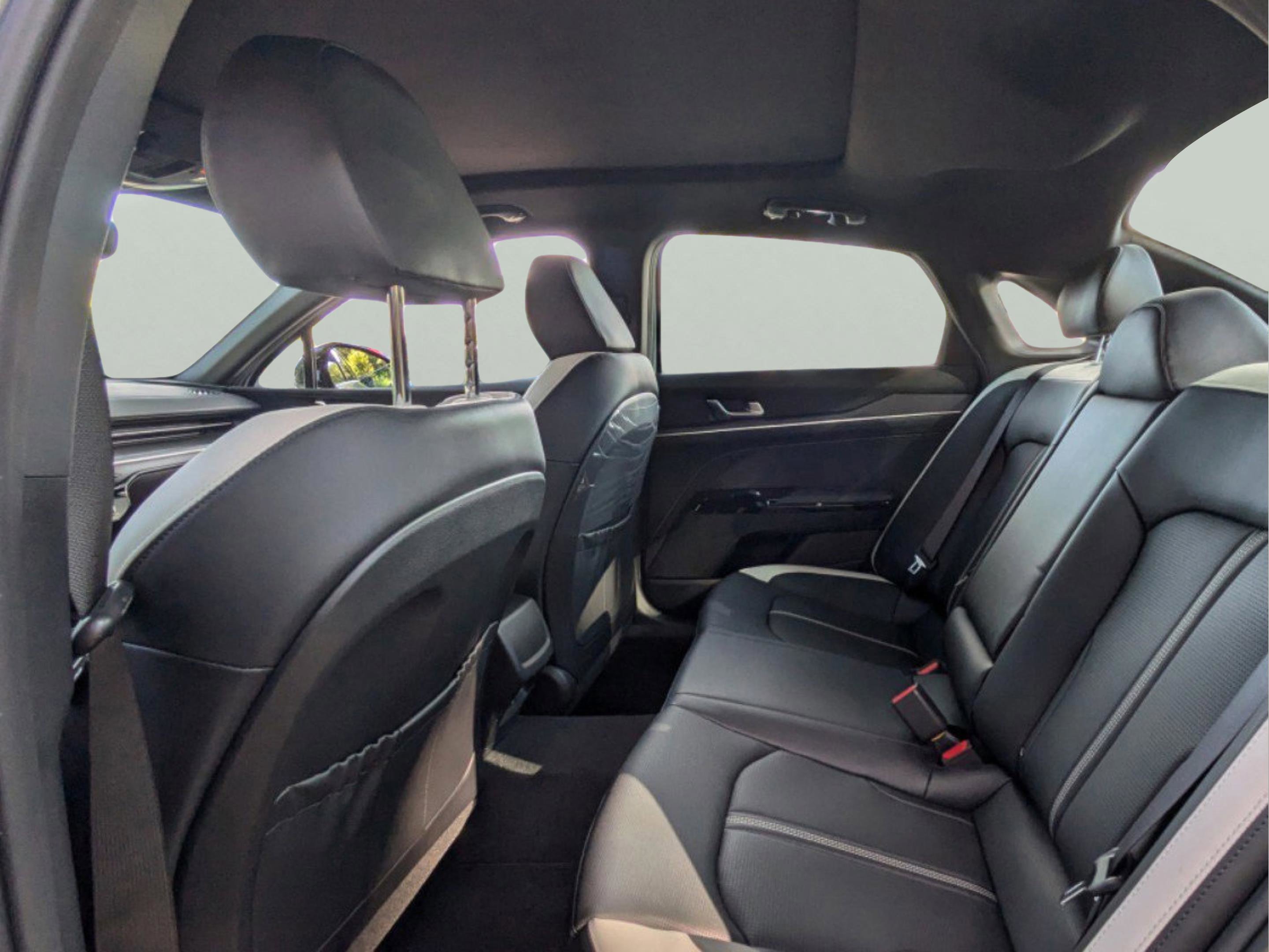 2025 Kia K5 GT-Line photo 13