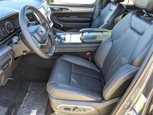 2024 Jeep Wagoneer L Carbide Series II photo 12