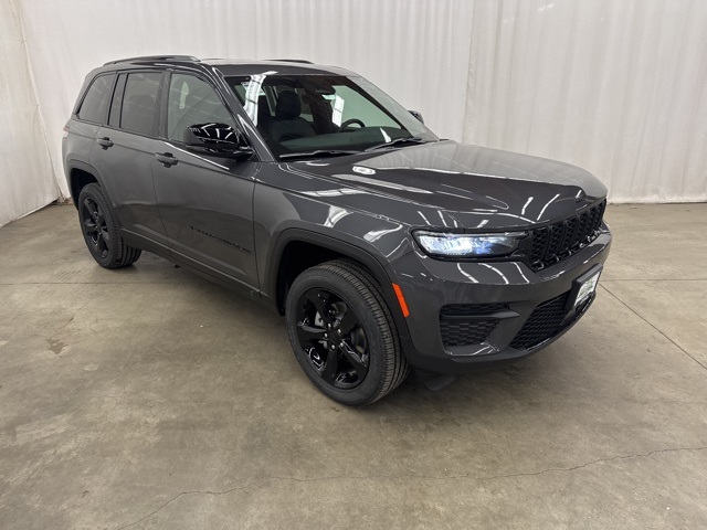 2025 Jeep Grand Cherokee Altitude's photo