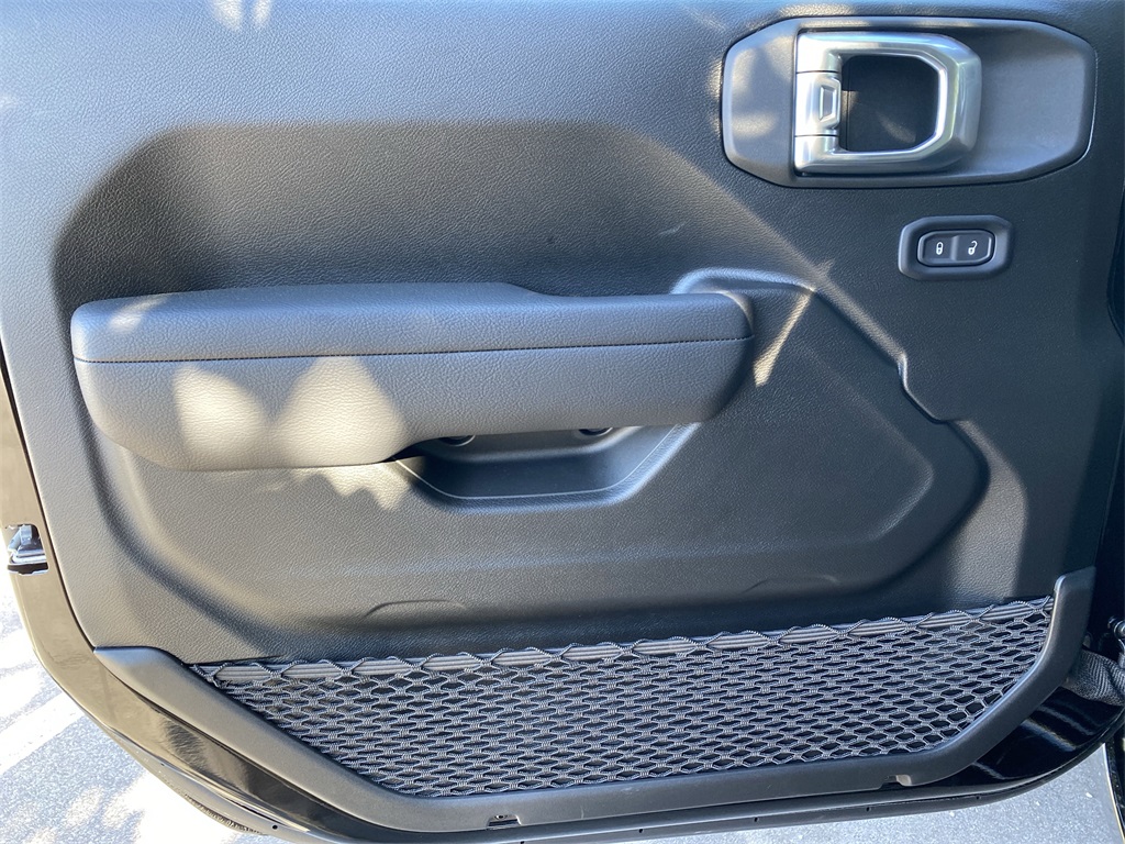 2025 Jeep Wrangler Sport photo 32