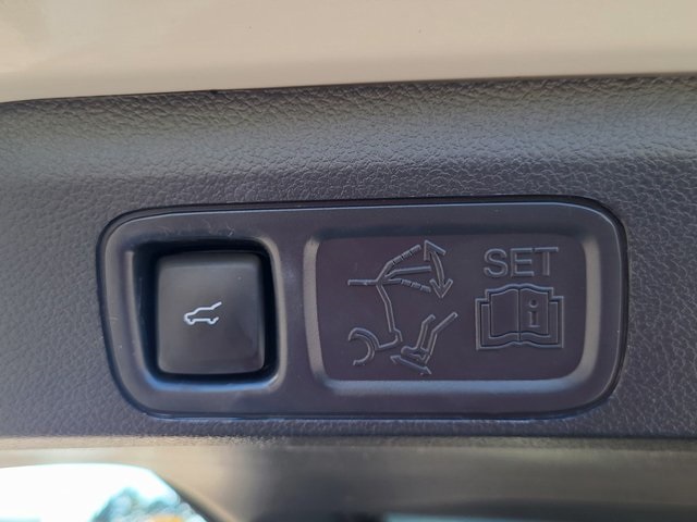 2023 Ford Expedition MAX Platinum photo 4