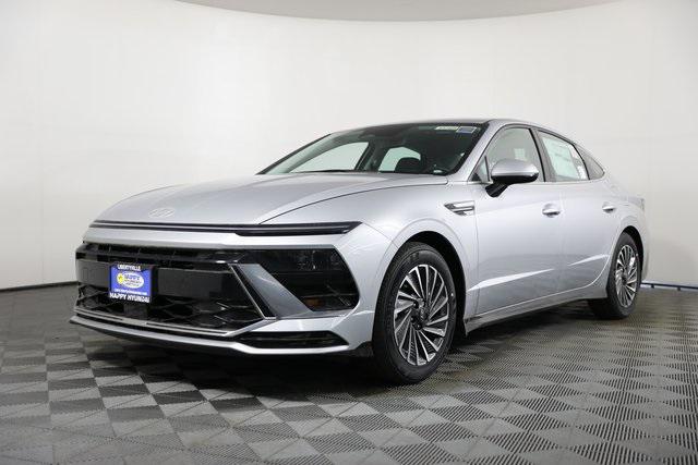2025 Hyundai Sonata Hybrid SEL photo 2