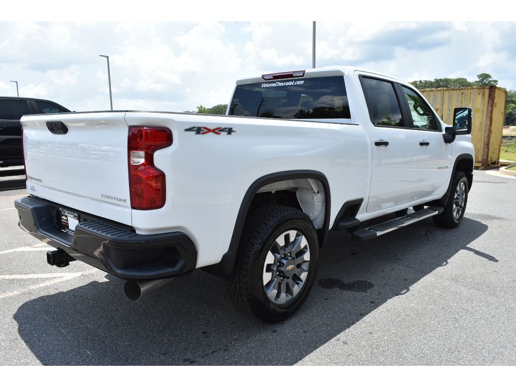 2025 Chevrolet Silverado 2500HD Custom photo 5