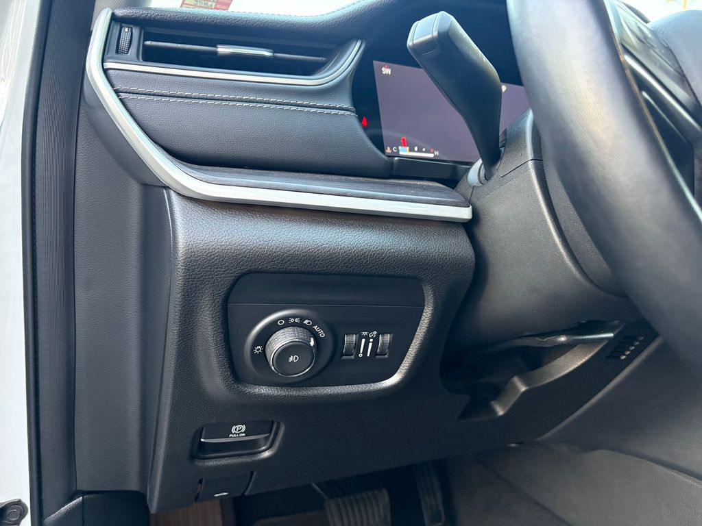 2022 Jeep Grand Cherokee Limited photo 16