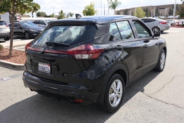 2022 Nissan Kicks S photo 2