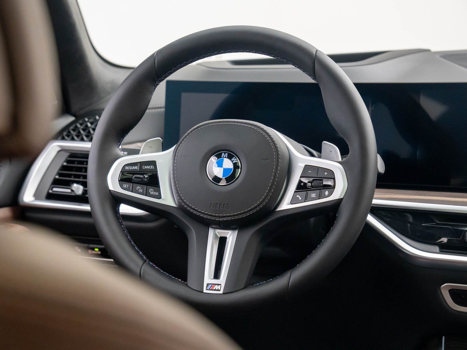 New 2026 Manhattan Green Metallic BMW M60i image 10