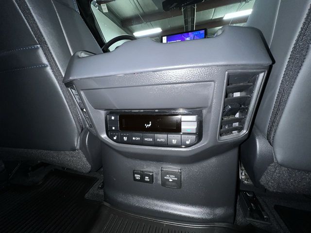 2024 Toyota Sequoia Platinum photo 13