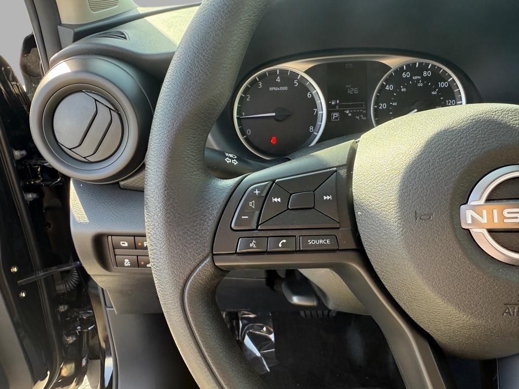 2025 Nissan Kicks Play S photo 10