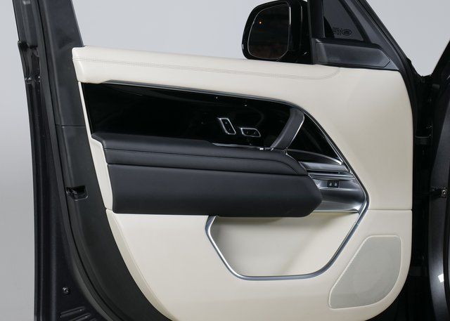 2023 Land Rover Range Rover Autobiography photo 24