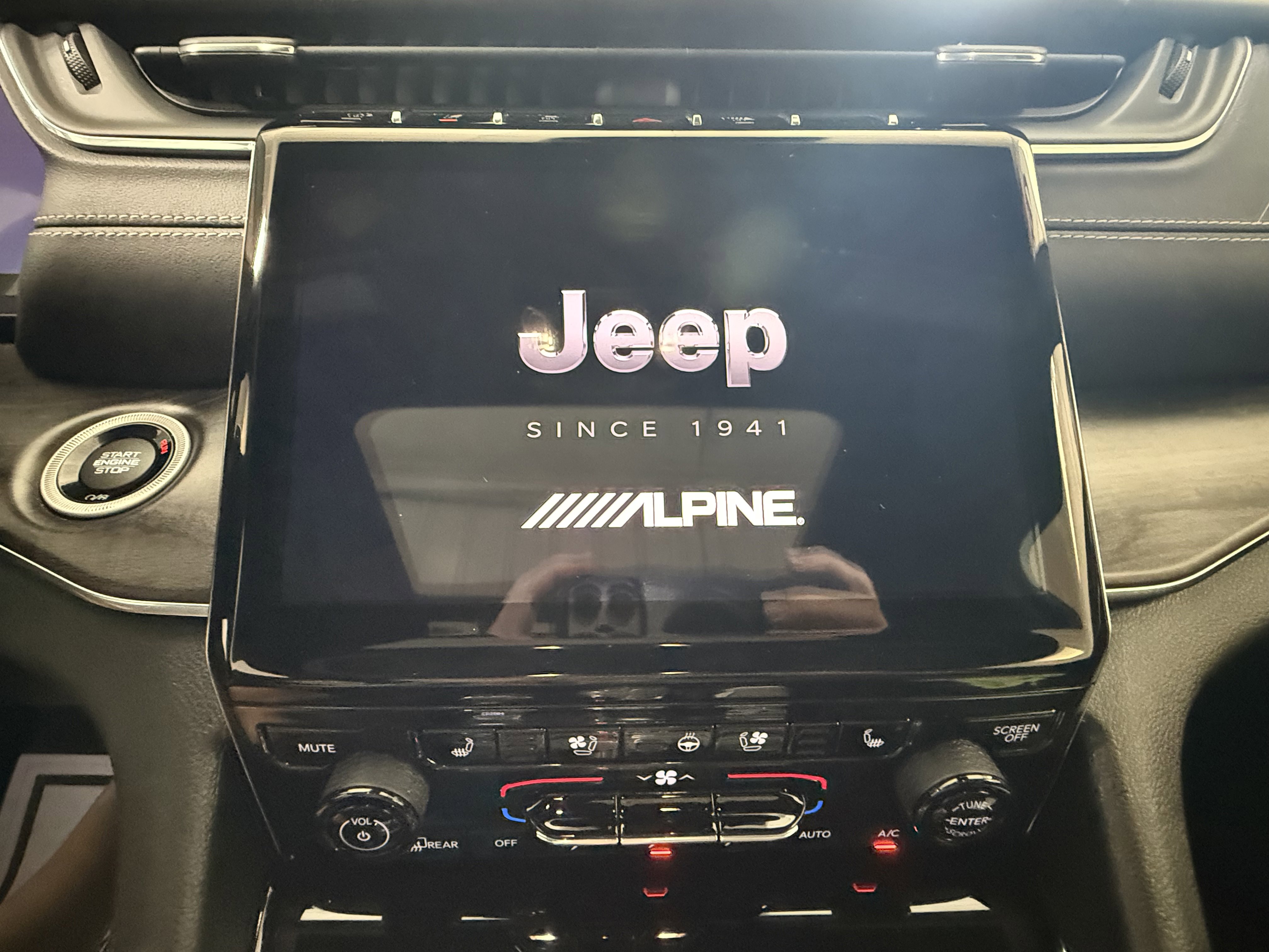 2023 Jeep Grand Cherokee Overland photo 20