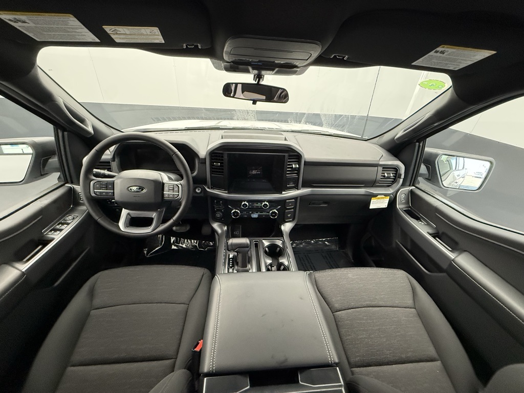 2025 Ford F-150 XLT photo 2
