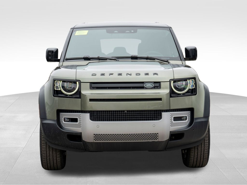 2025 Land Rover Defender 110 S photo 2